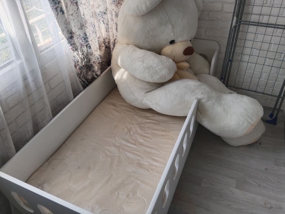 Продам две детские кровати.