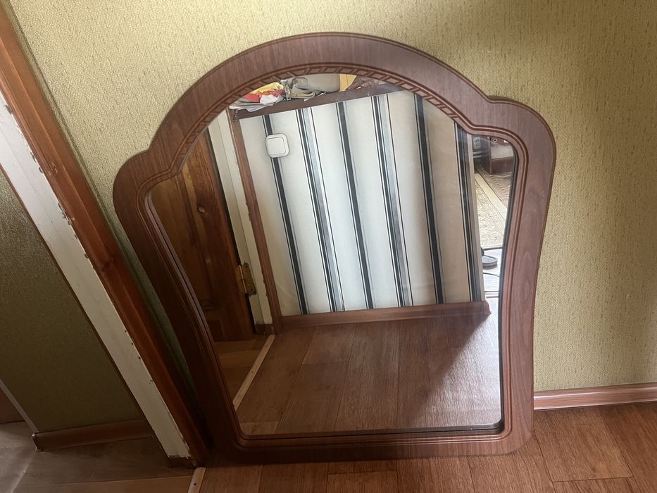 Зеркало настенное