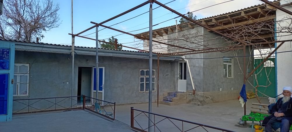 Uy sotiladi ko'chmas mulk