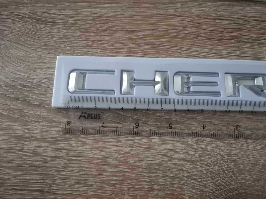 сребрист надпис емблема Jeep Grand Cherokee