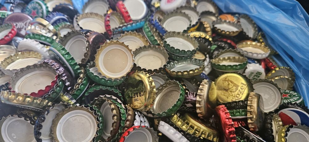 Capse sticle bere si suc diferite modele