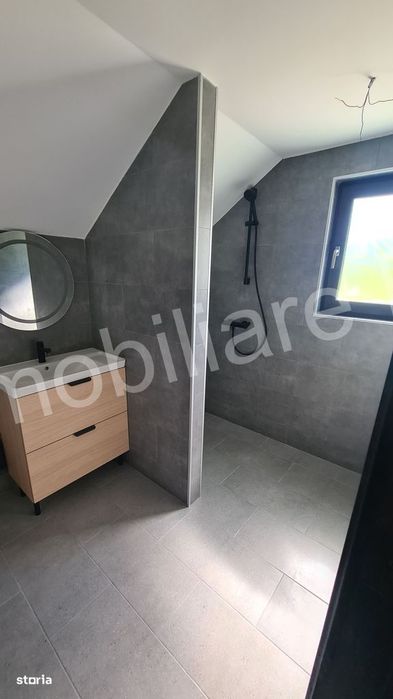 Casă de vânzare în comuna Arefu, sat Arefu, județ Argeș.