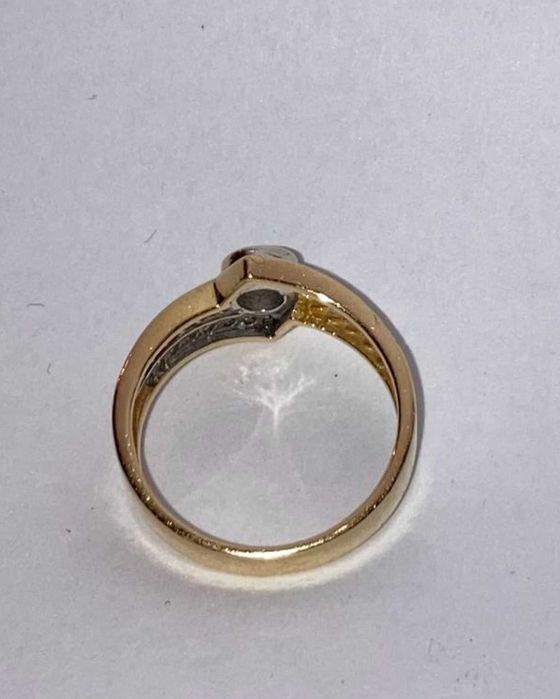 Inel vintage de aur galben 18k cu diamant central 0.25 ct, marime 53