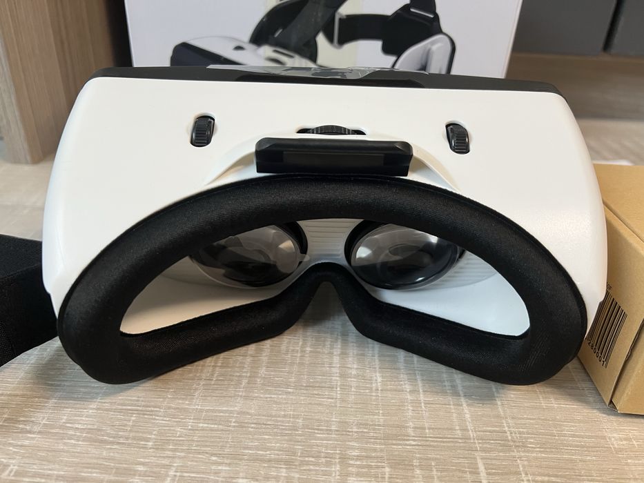 VR 3D очила със слушалки и контролер