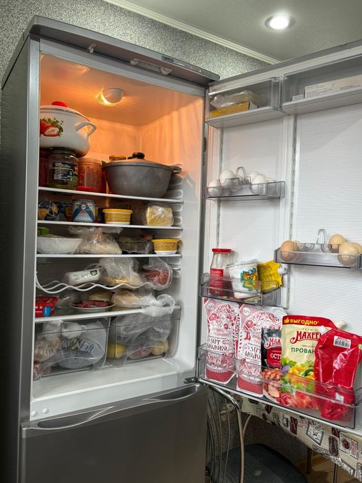 Продам срочно холодильник фирмы Атлант