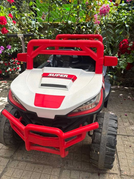 Тротинетка, акумулаторен джип, пързалка - всичко се продава поотделно