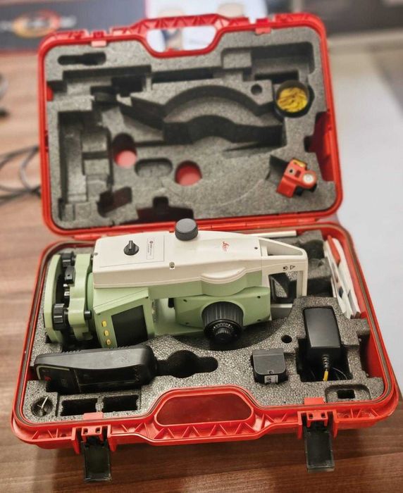 Leica FlexLine TS02plus 7" – Stație Totală Robustă / Stare excelentă