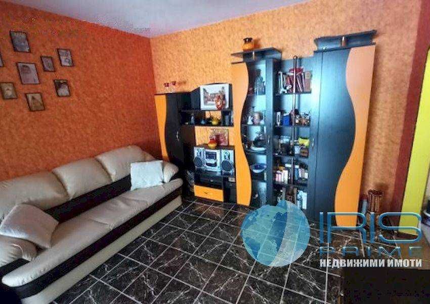 Продава се Тристаен апартамент в Шумен, Тракия - 82 кв.м за 1275 €/кв.м - Снимка #1