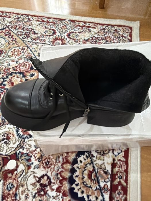 Продам ботинки новые