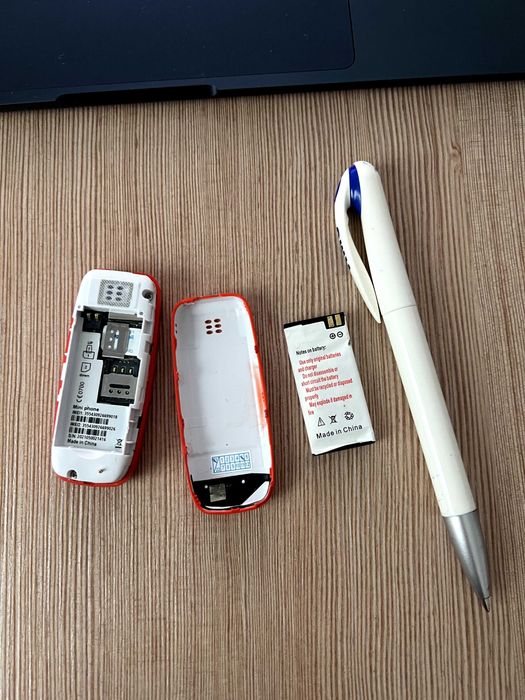 Telefon dual SIM, de mărime mica, liber de retea