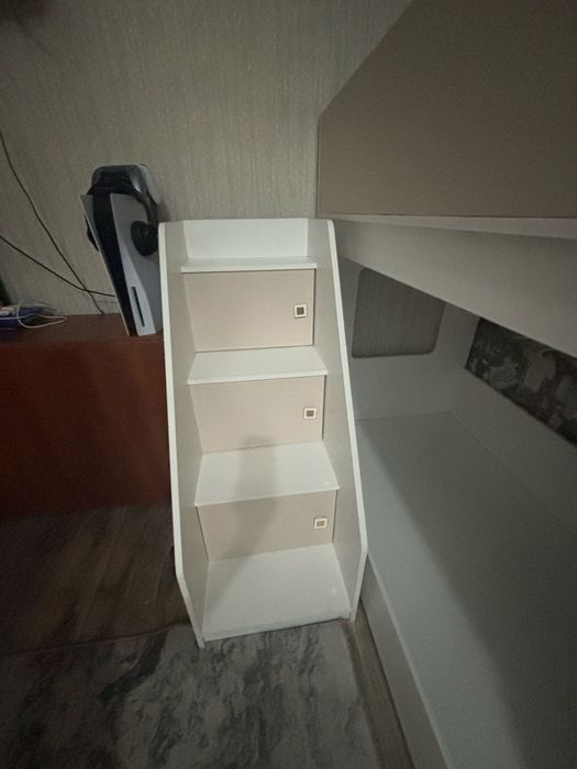 Двухярустная кровать