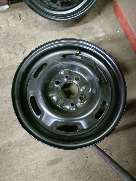 Комплект дисков на 13 в идеале с новыми вентилями свежепокрашеные