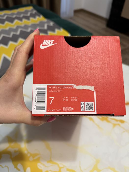 Papuci Nike - marimea 38 - noi, cu eticheta