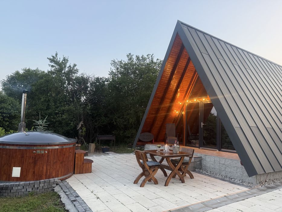 Cabană A frame cu ciubar de închiriat