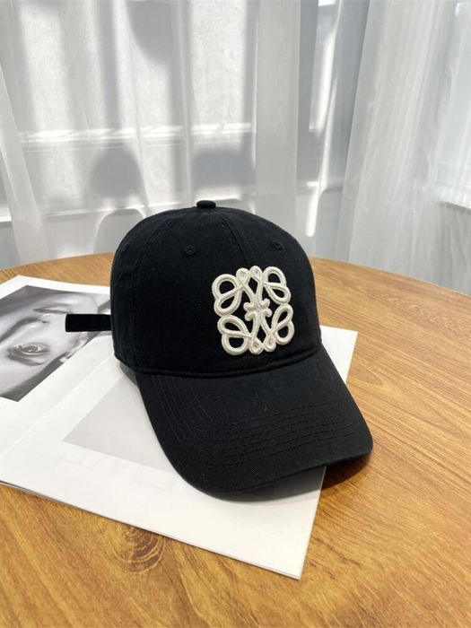 Женские кепки разные