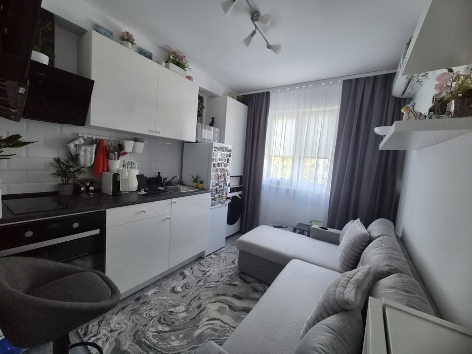 Vând garsoniera recent renovata!!
