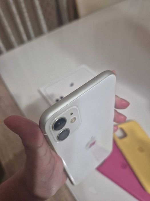 Apple iPhone 11 бял цвят