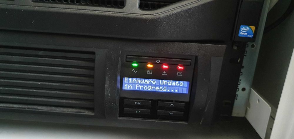 UPS - APC Smart-UPS 1000VA LCD RM 2U 230V (SMT1000RMI2U)
