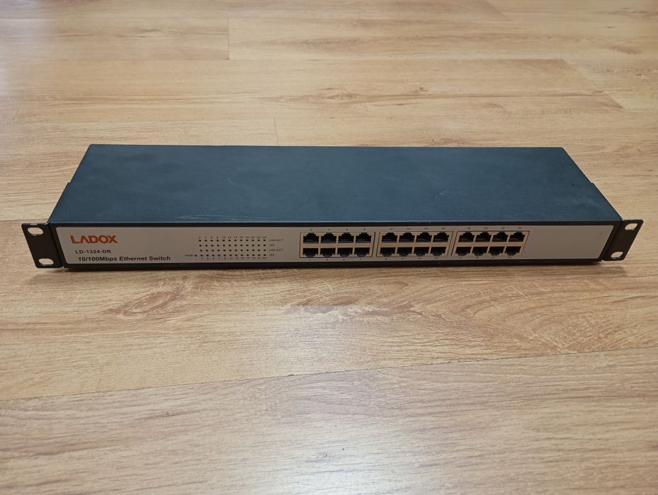 Мрежов Switch Ladox