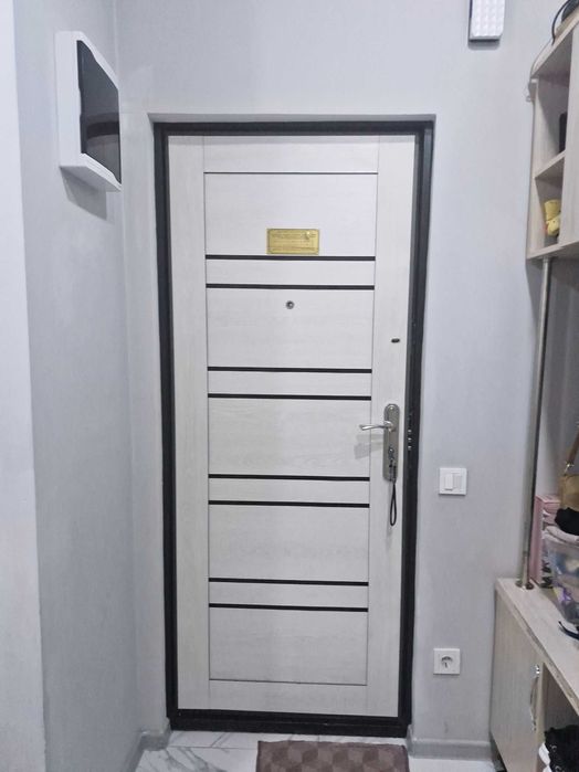 Продаю 2 комнатную  квартиру  в хорошем  районе