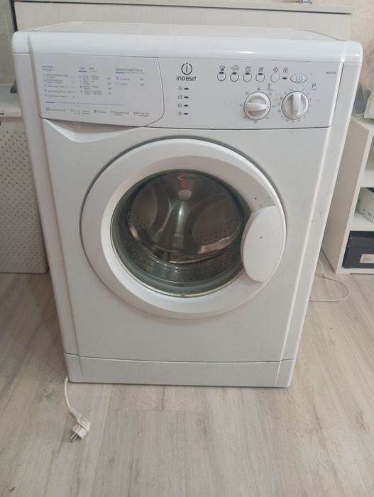 Стиральная машина Indesit wisl102