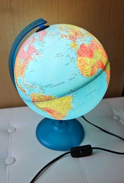 Светещ глобус 25 см. Страхотен!