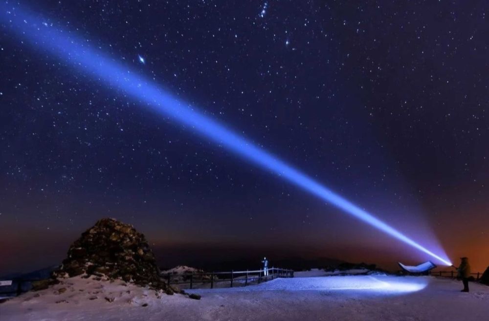 Мощный фонарь для охотников и рыбаков