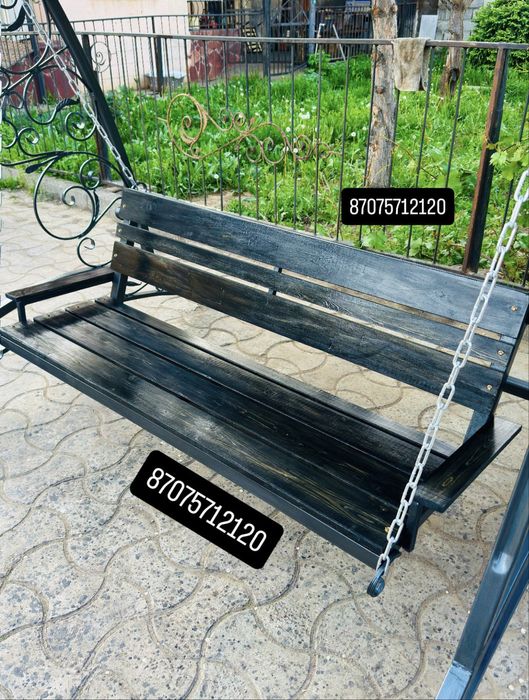 Качели с кованными элементами