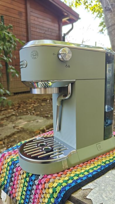 Vând Espressor DeLonghi Dedica Duo E890