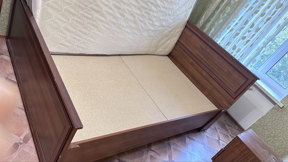 Продам кровать , кухонный гарнитур , шкаф