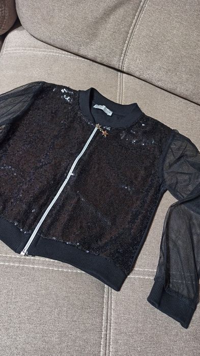 Продам нарядную кофту для девочки