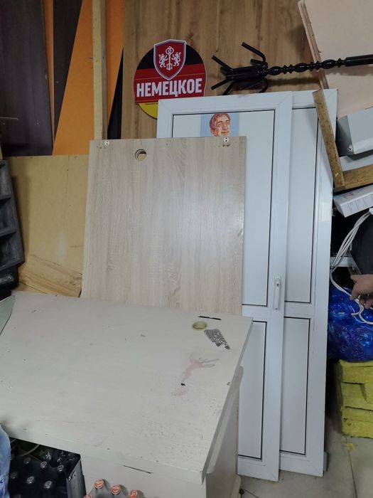 Отдам даром 2 стола и некоторые доски