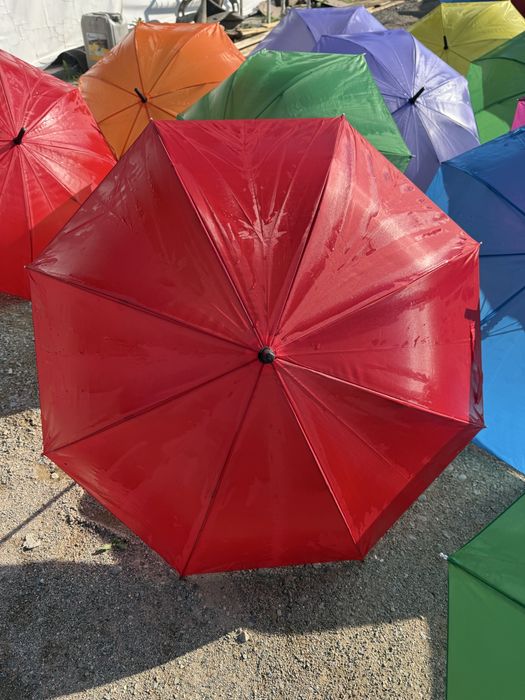 Зонты ярких цветов