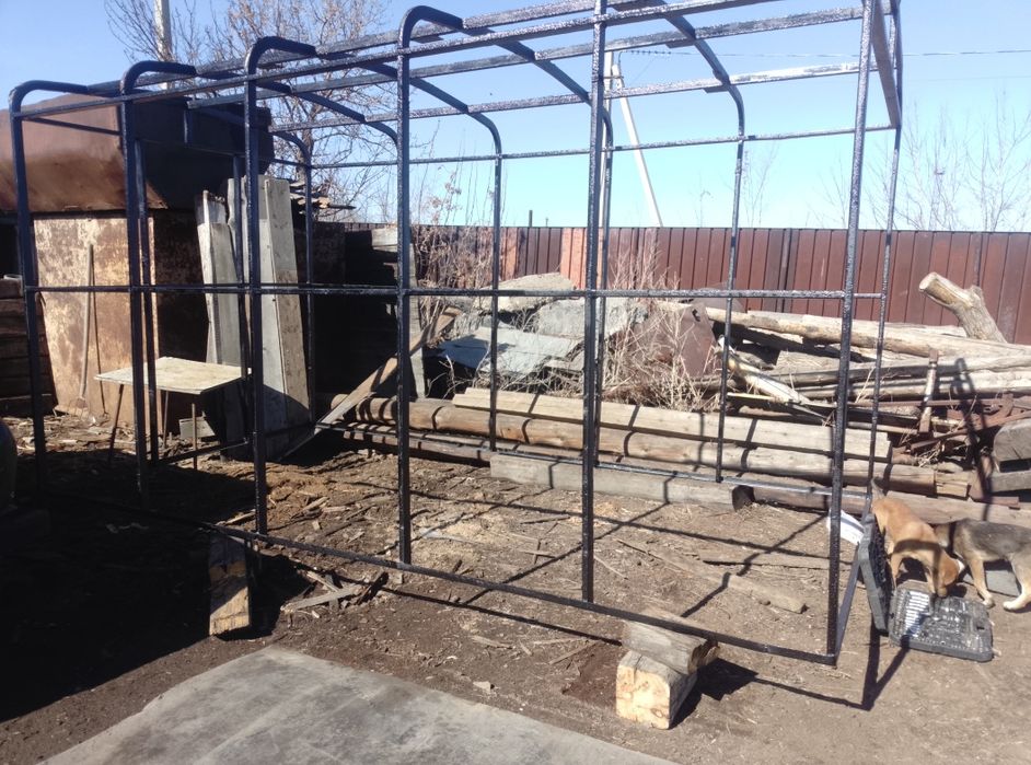 Продам баки и тепличный карказ