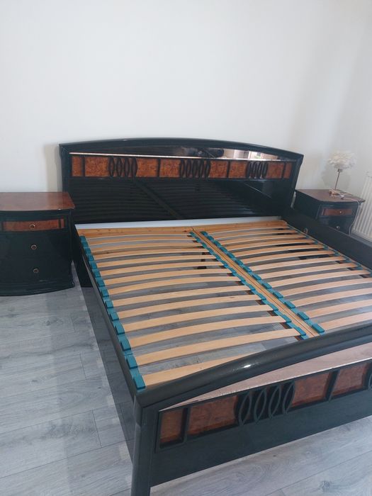 Pat matrimonial lemn masiv lacuit 200x200