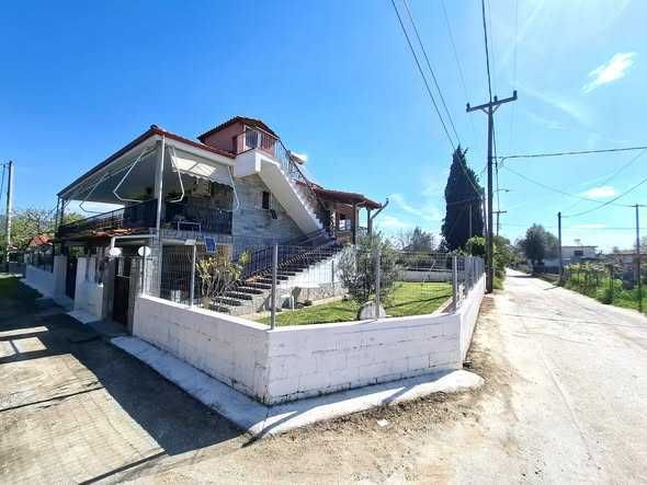 Продава двуетажна къща 150 м2 + 80 м2 и двор 400 м2 в Аспровалта, Гърция