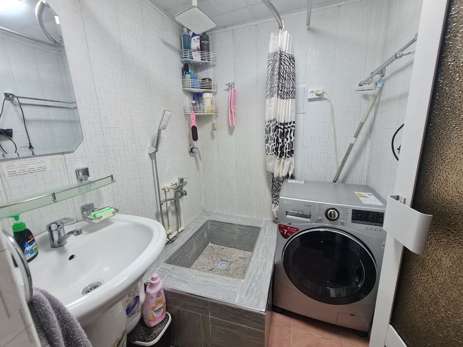 Продаю квартиру 1 этаж 3 комнатная со всеми удобствами.