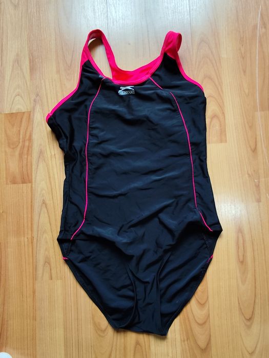 Slagenzer costum de baie