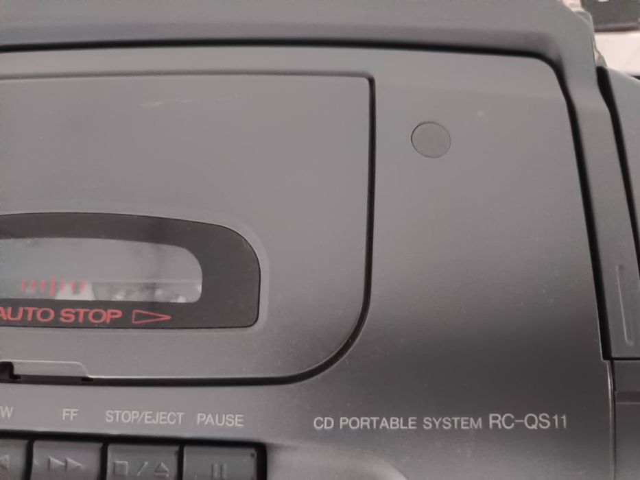 Radio casetofon cu cd JVC RC-QS11