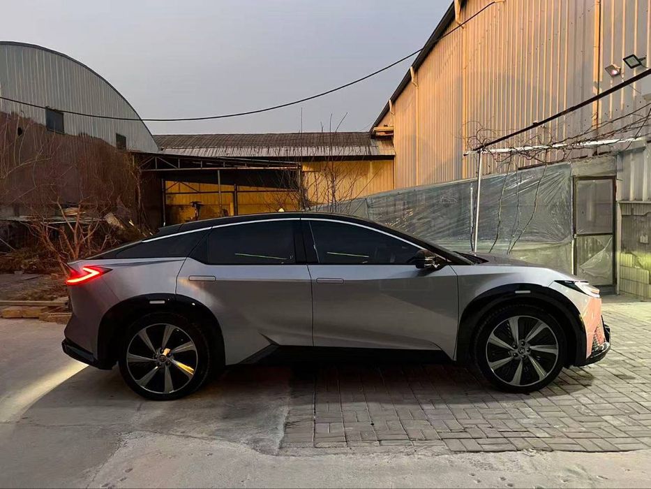 Toyota bz5 2025. Модельный год 2026