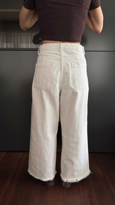 Blugi Zara wide-leg, tiv franjurat, crem/ecru, talie inalta, 40