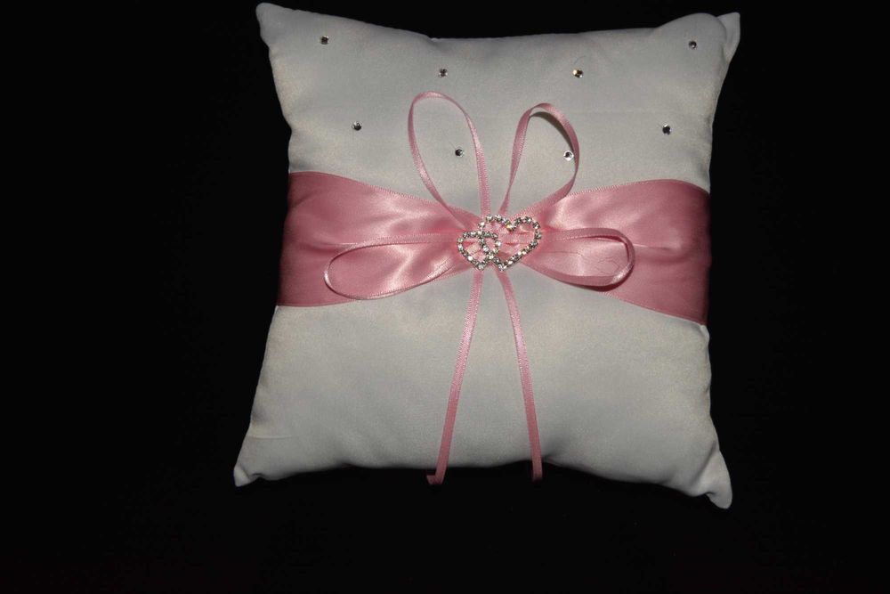 Възглавничка за халки /пръстени/ - червена и розова