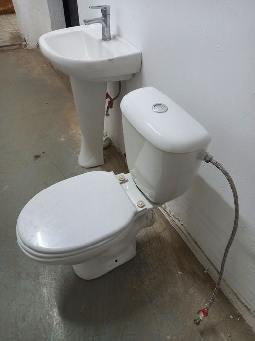 Раковина и унитаз