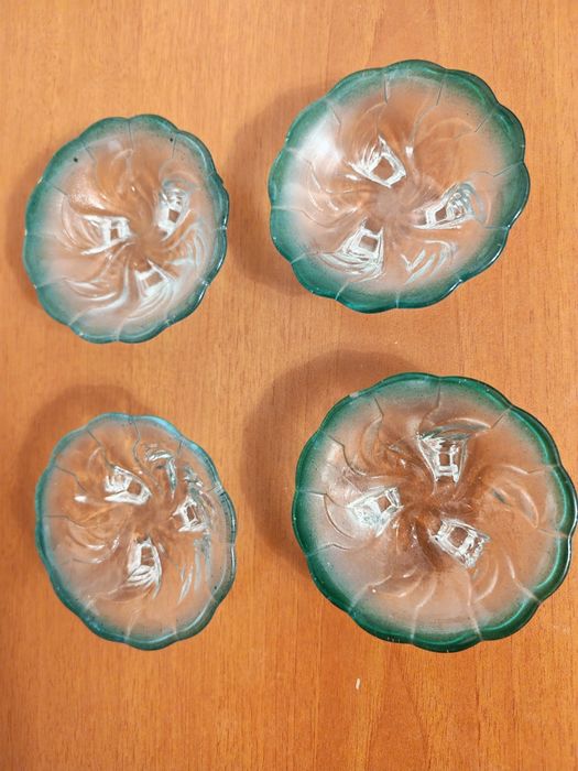 2 seturi de farfuriute -  model deosebit