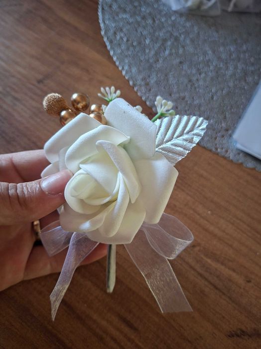 Брошки за повод