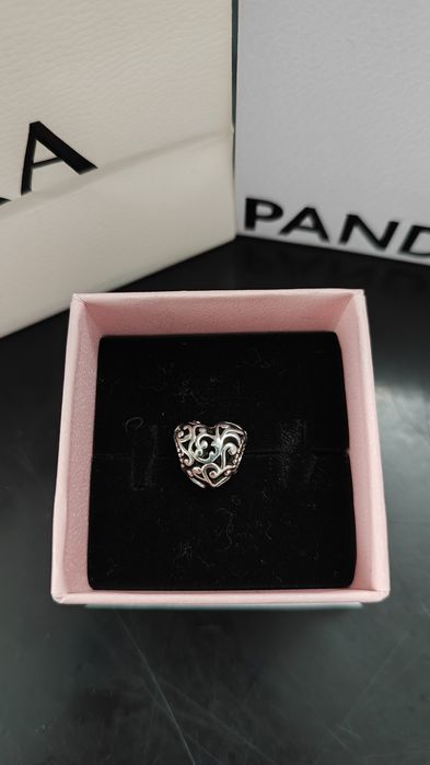 Pandora гривна, талисмани и пръстени