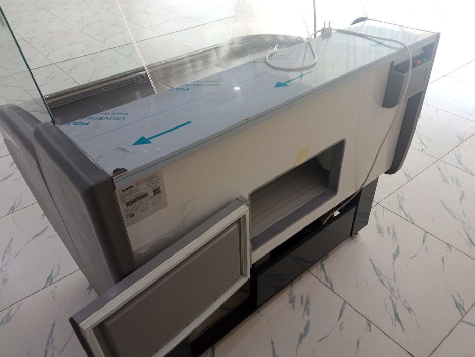 Продаётся витринный холодильник