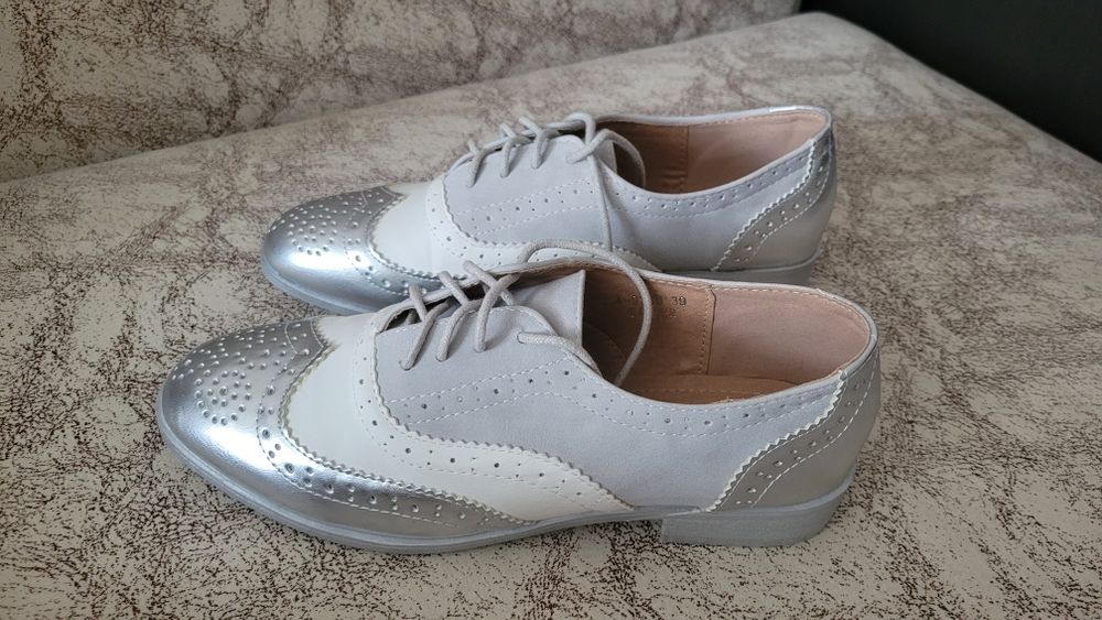 Продам женские туфли.