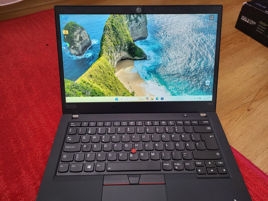 Vând laptop Lenovo Thinkpad T495