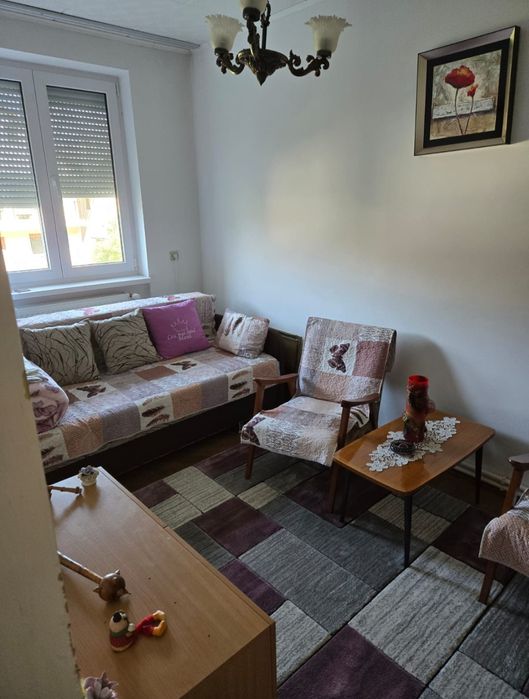 Apartament de vanzare cu 3 camere in conditie buna - Brad, Hunedoara